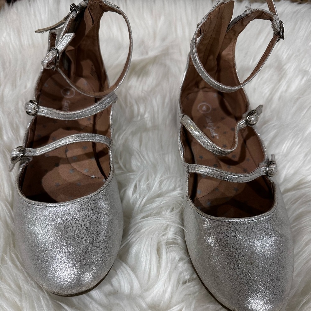 Girls silver shoes size 4